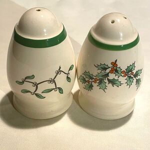 Spode Holly berry Christmas Tree salt and pepper shakers Christmas table setting